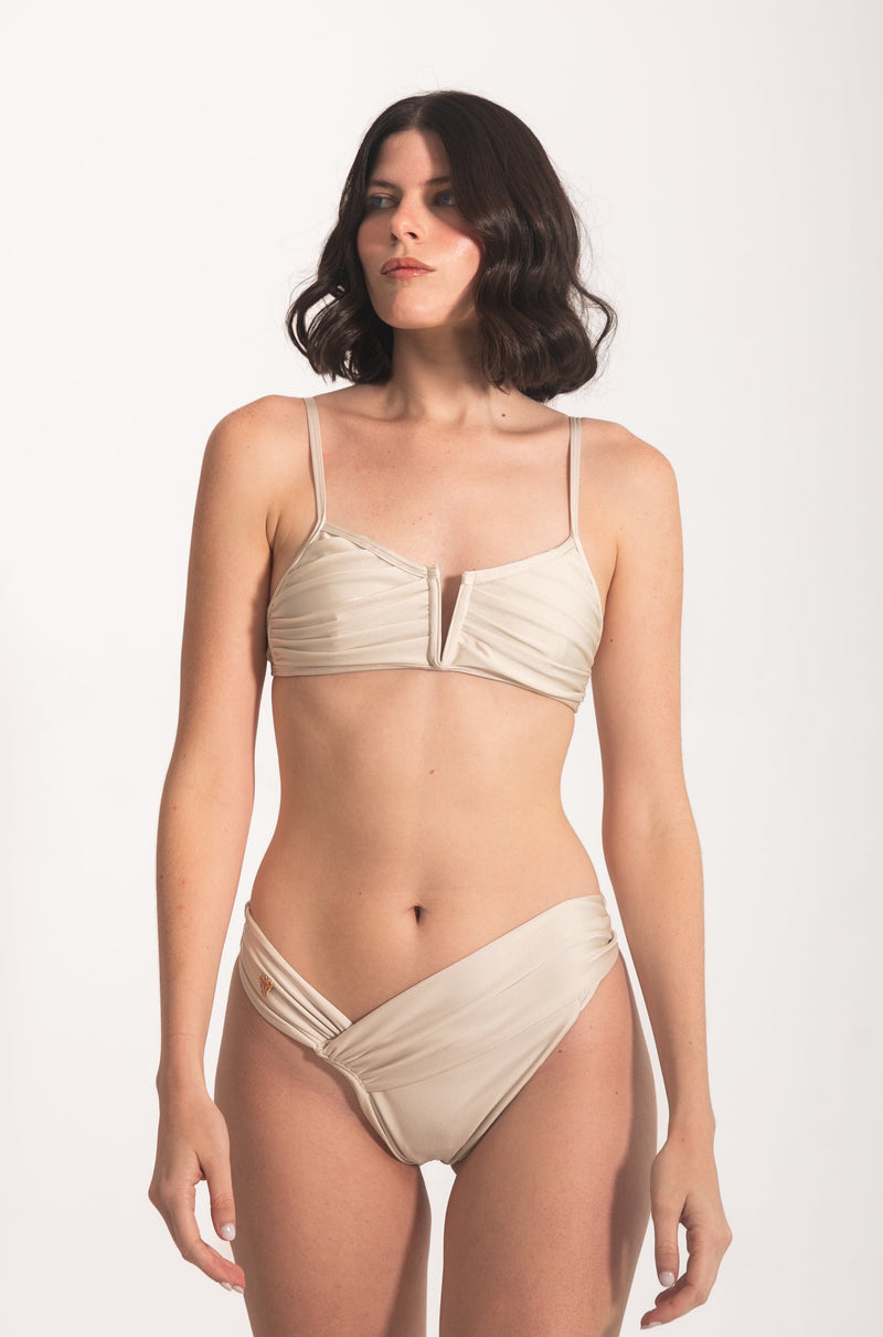 The Asha Off White is the perfect choice for full support and comfort. An adjustable, V-wire bra provides reliable support, and is designed for all-day comfort. Enjoy the confidence of knowing you look and feel your best.